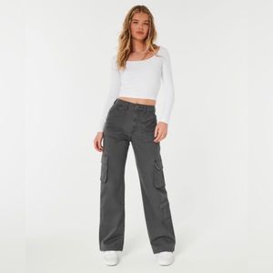 HOLLISTER High Rise Baggy Cargo Pants in Beige